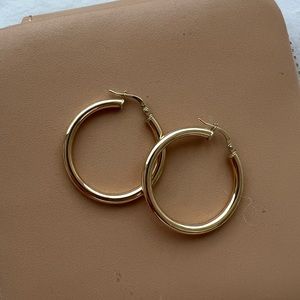 Mejuri medium Tube hoops!